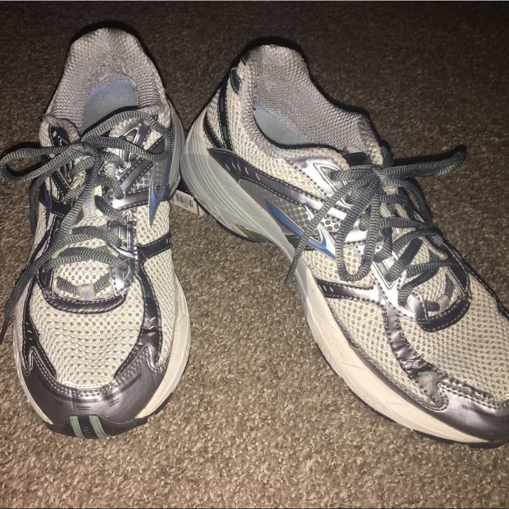 Women’s Brooks - Picture 2 of 4